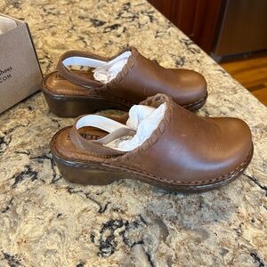 BORN LEATHER CLOGS